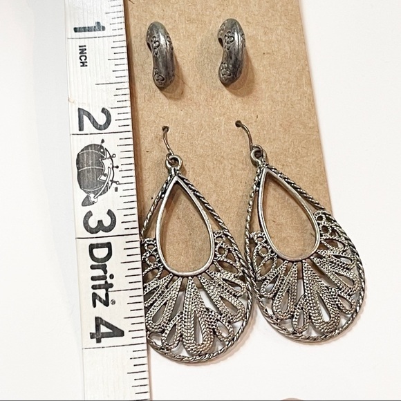 Set of Two Vintage Silver Tone Earrings - Picture 4 of 6